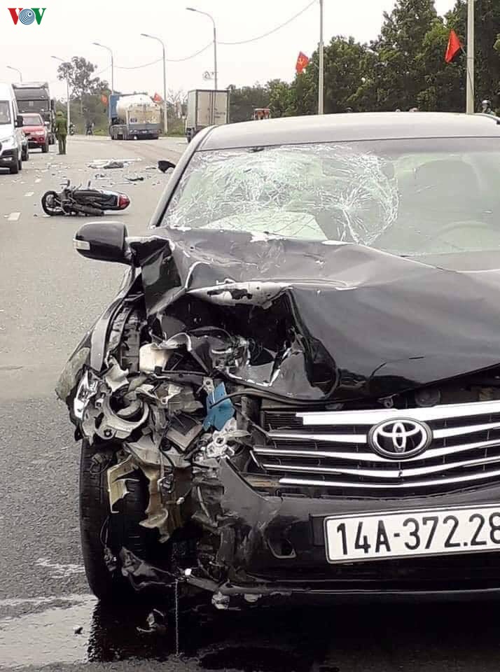 xe may doi dau o to o quang ninh, nam thanh nien tu vong tai cho hinh 2