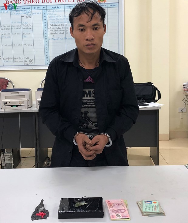mot cong an son la bi trung dan khi kham xet noi o cua ke buon ma tuy hinh 1