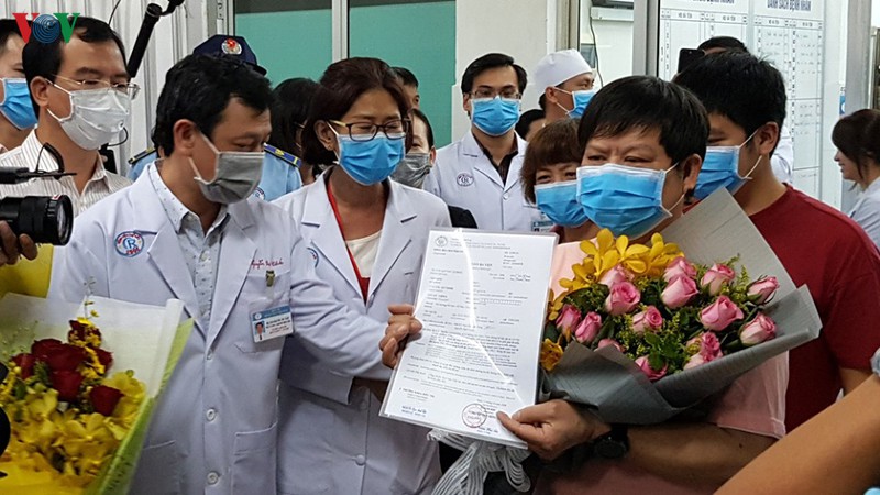 benh nhan trung quoc nhiem virus corona dau tien o viet nam da xuat vien hinh 5