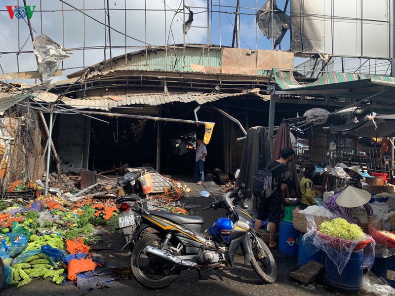 kien giang: chay 6 kiot hang nong san o cho rach soi cu hinh 2