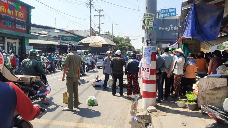 xe may va cham xe tai, mot nguoi tu vong tai cho hinh 2