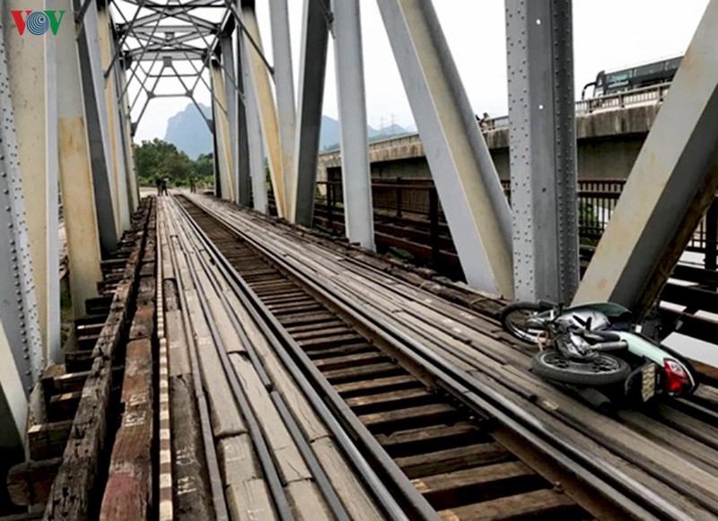 tai nan tren cau duong sat tai quang binh khien 1 nguoi chet hinh 1