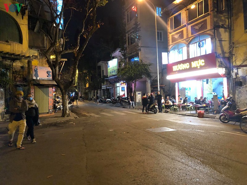 hinh anh: ha noi phong toa pho truc bach vi truong hop nghi nhiem covid-19 hinh 10
