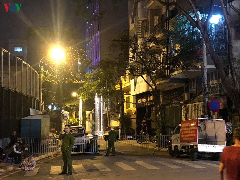hinh anh: ha noi phong toa pho truc bach vi truong hop nghi nhiem covid-19 hinh 6