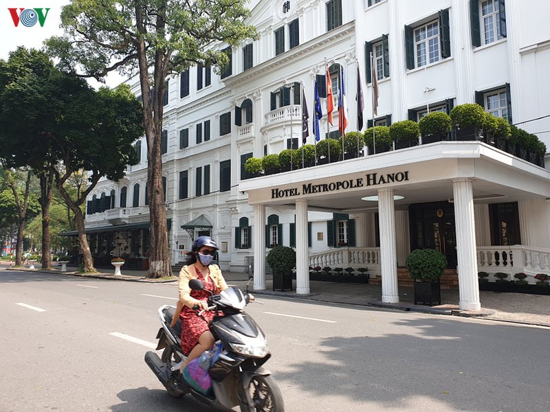 ha noi phong toa khach san metropole, noi co du khach nhiem covid-19  hinh 1