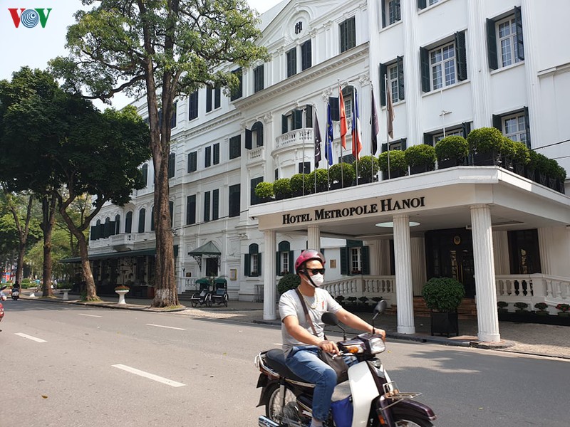 ha noi phong toa khach san metropole, noi co du khach nhiem covid-19  hinh 4