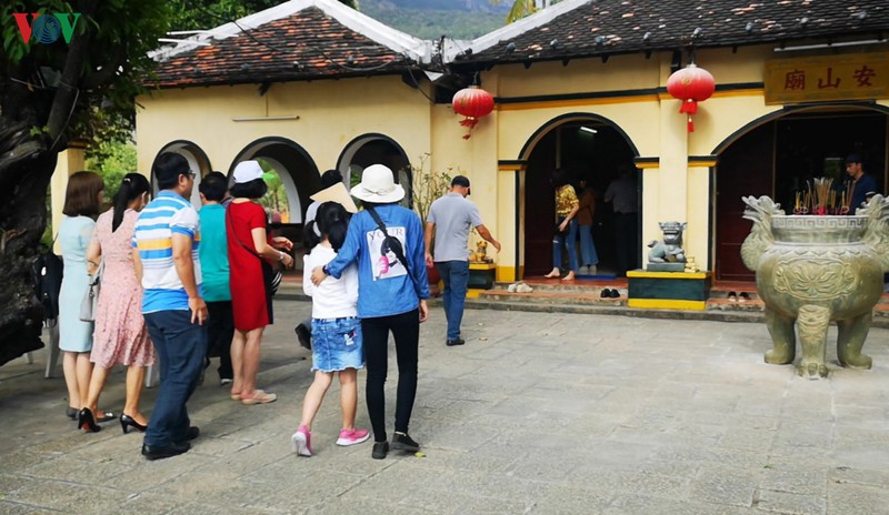 con dao tam ngung don khach du lich de phong chong dich covid-19 hinh 2