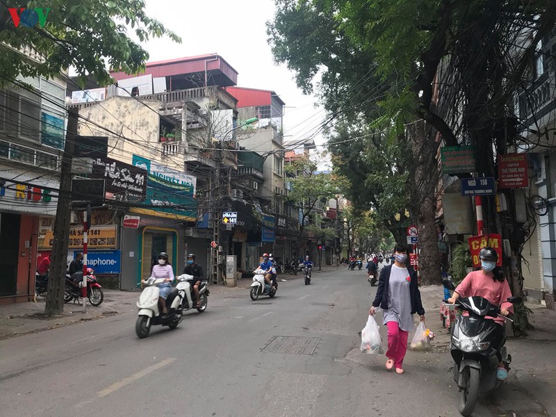 anh: nguoi ha noi binh tinh trong nhung ngay "chong giac" covid-19 hinh 4