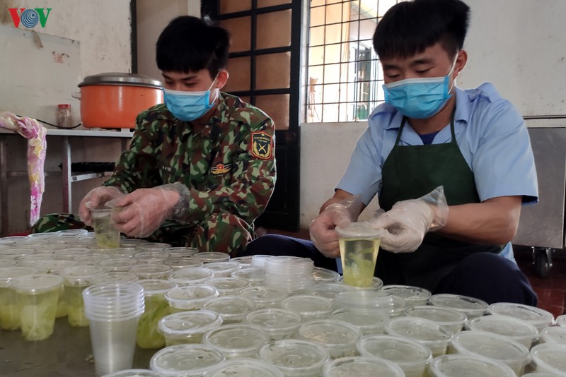anh: tinh quan dan gan ket giua mua dich covid-19 hinh 14
