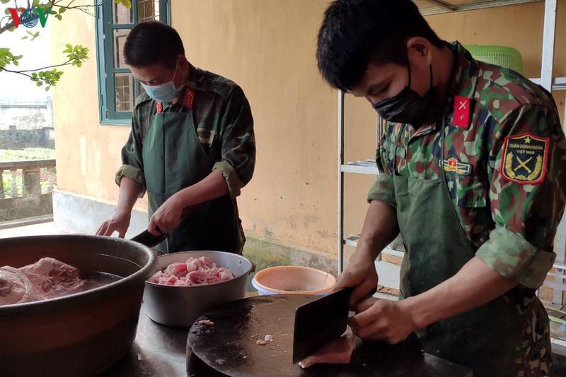 anh: tinh quan dan gan ket giua mua dich covid-19 hinh 5