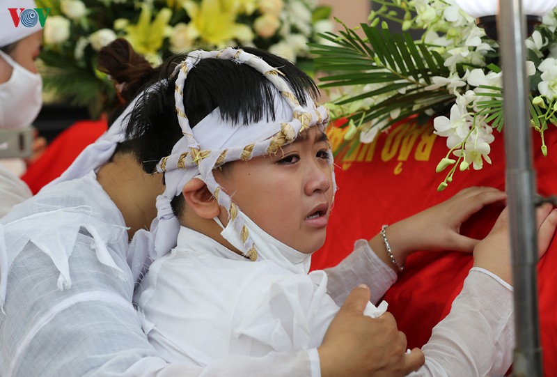 chum anh: nghen ngao nguoi than, dong doi tien biet 2 chien sy hy sinh hinh 14