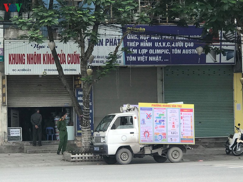 anh: nha nghi, cua hang khong thiet yeu o phuong hoang van thu (ha noi) van mo cua hinh 12