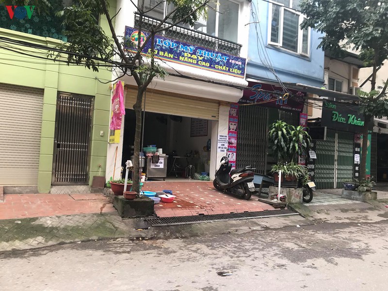 anh: nha nghi, cua hang khong thiet yeu o phuong hoang van thu (ha noi) van mo cua hinh 3