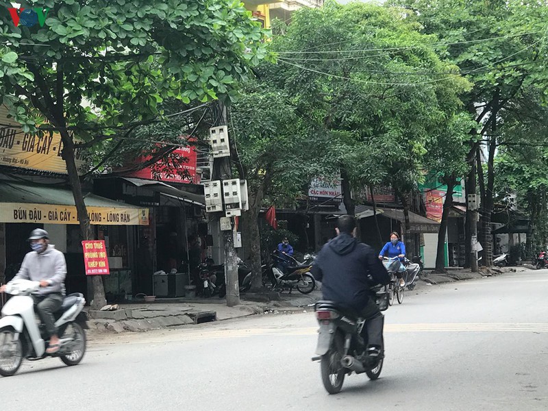 anh: nha nghi, cua hang khong thiet yeu o phuong hoang van thu (ha noi) van mo cua hinh 4