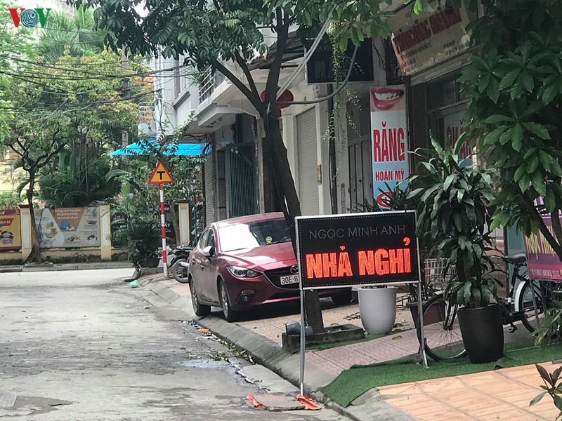 anh: nha nghi, cua hang khong thiet yeu o phuong hoang van thu (ha noi) van mo cua hinh 6