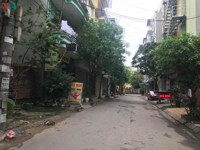 anh: nha nghi, cua hang khong thiet yeu o phuong hoang van thu (ha noi) van mo cua hinh 8