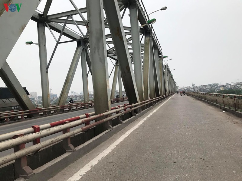 anh: nhhung cay cau o ha noi "thanh thoi" trong dot gian cach xa hoi hinh 11