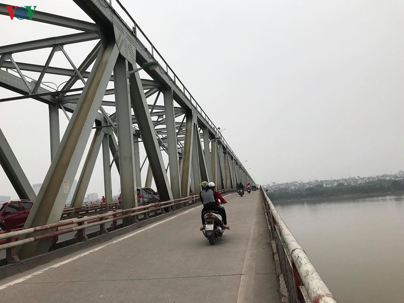 anh: nhhung cay cau o ha noi "thanh thoi" trong dot gian cach xa hoi hinh 13