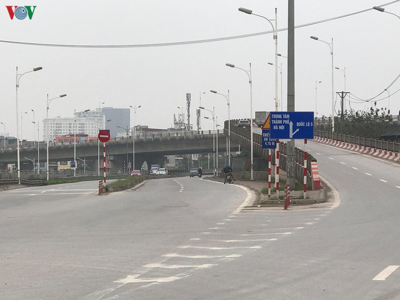 anh: nhhung cay cau o ha noi "thanh thoi" trong dot gian cach xa hoi hinh 14