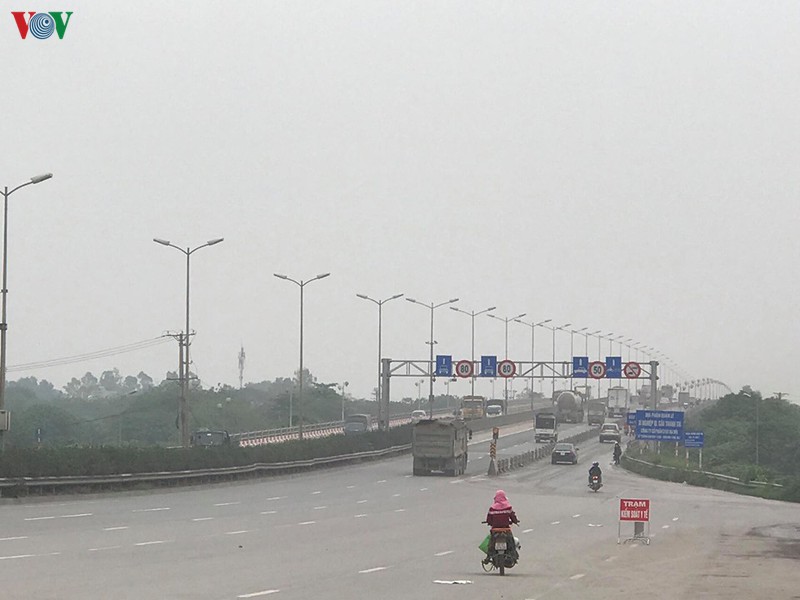 anh: nhhung cay cau o ha noi "thanh thoi" trong dot gian cach xa hoi hinh 16