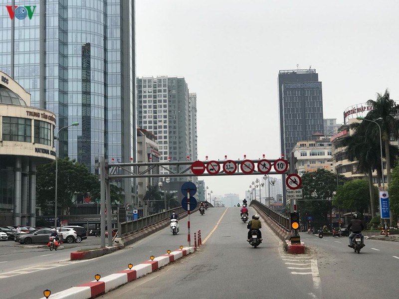 anh: nhhung cay cau o ha noi "thanh thoi" trong dot gian cach xa hoi hinh 20