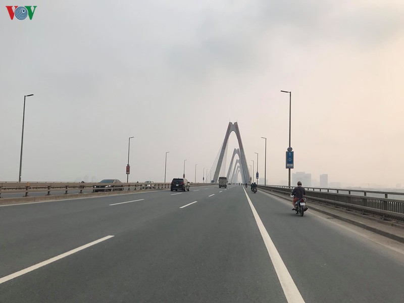 anh: nhhung cay cau o ha noi "thanh thoi" trong dot gian cach xa hoi hinh 3