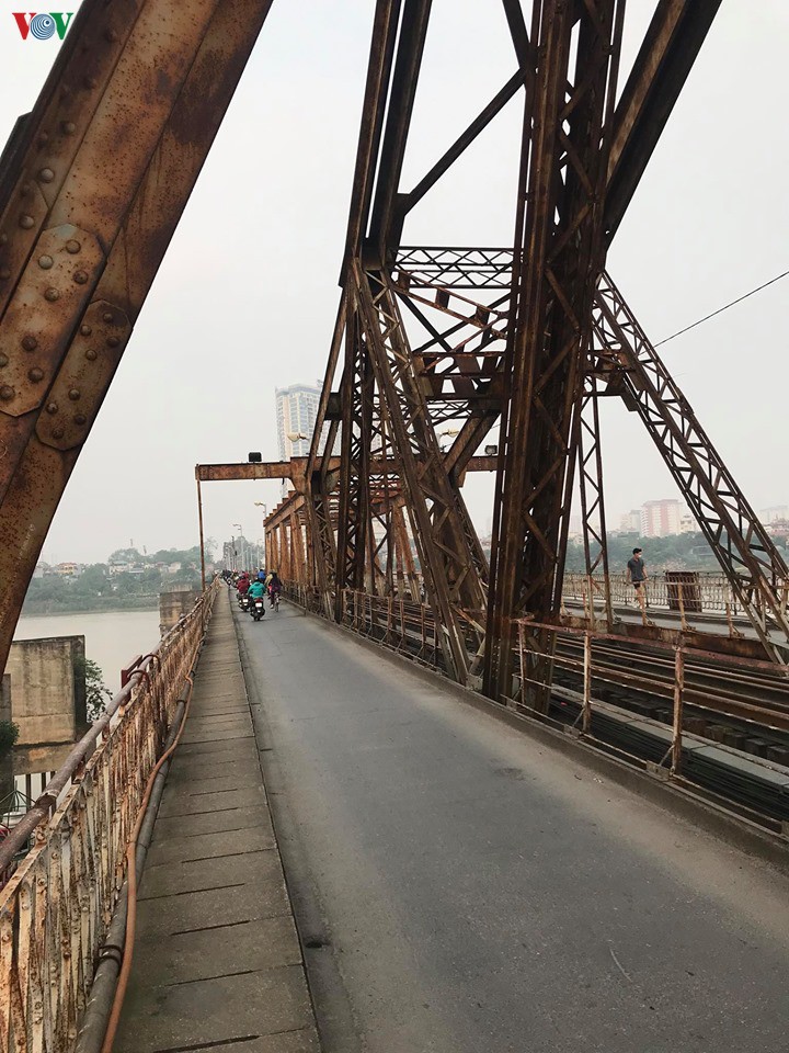 anh: nhhung cay cau o ha noi "thanh thoi" trong dot gian cach xa hoi hinh 5