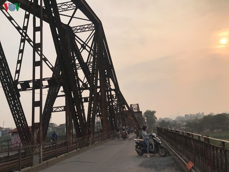 anh: nhhung cay cau o ha noi "thanh thoi" trong dot gian cach xa hoi hinh 8
