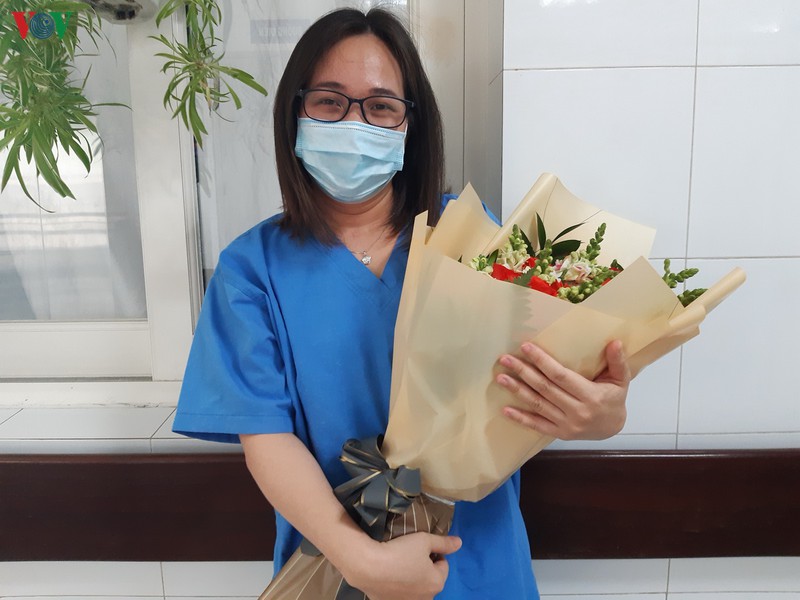 sau chua benh, bac si benh vien da nang di cach ly trong yeu thuong hinh 1