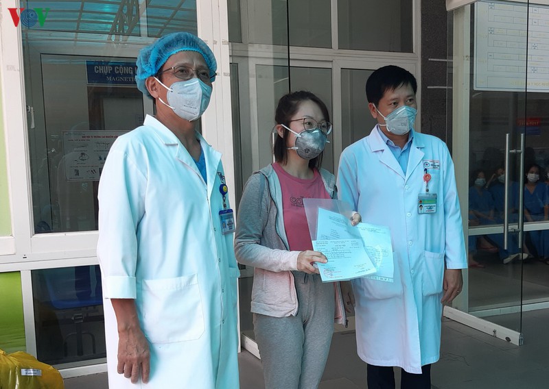 sau chua benh, bac si benh vien da nang di cach ly trong yeu thuong hinh 4
