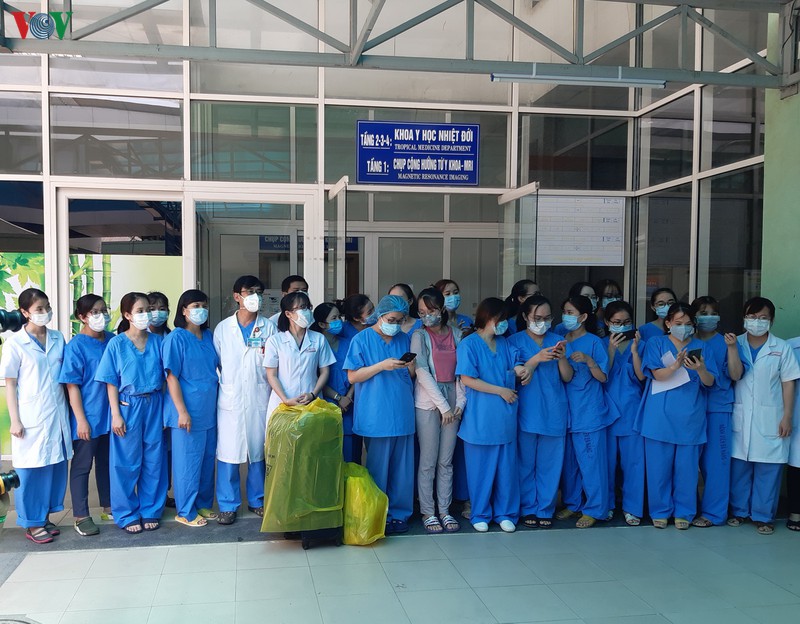 sau chua benh, bac si benh vien da nang di cach ly trong yeu thuong hinh 7