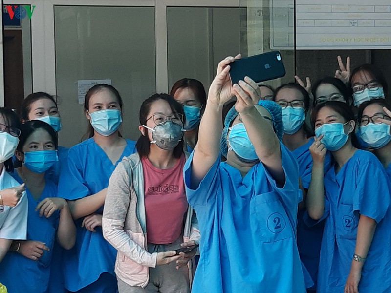 sau chua benh, bac si benh vien da nang di cach ly trong yeu thuong hinh 8