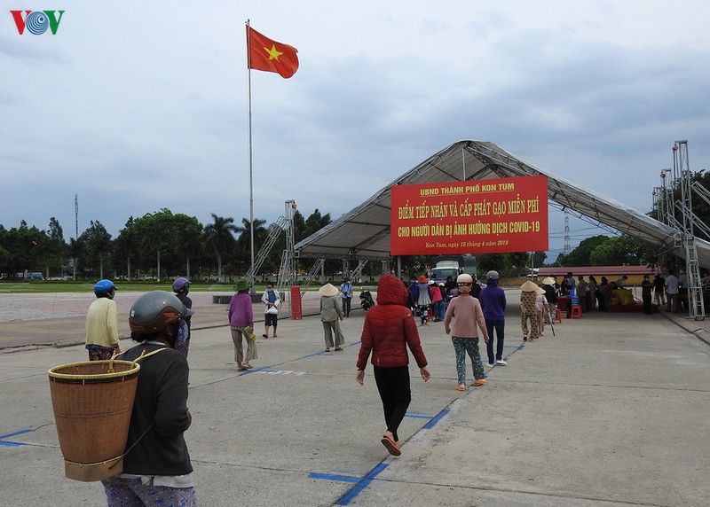 diem tiep nhan, cap phat gao mien phi o kon tum bat dau hoat dong hinh 1