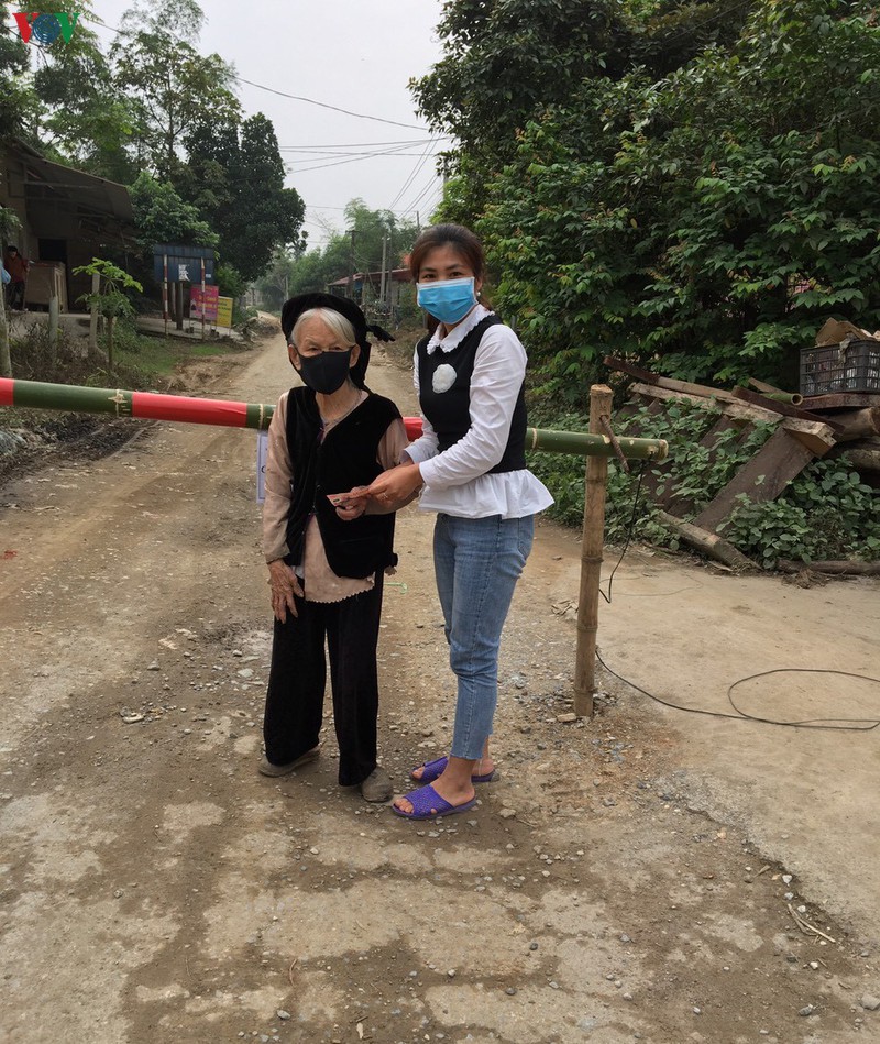 nguoi dan yen bai tuong tro nhau, vuot kho qua mua dich hinh 1