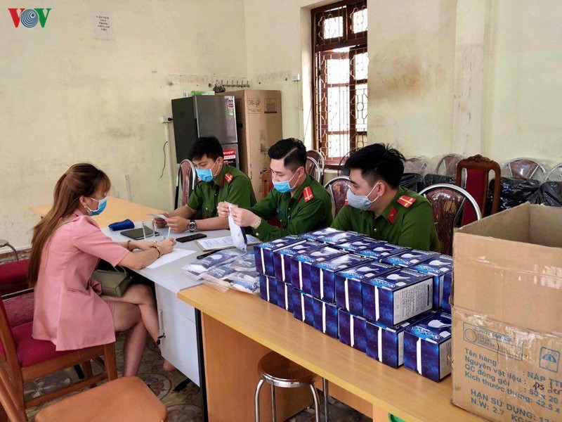 son la bat giu doi tuong lam gia hon 1.300 khau trang y te hinh 1