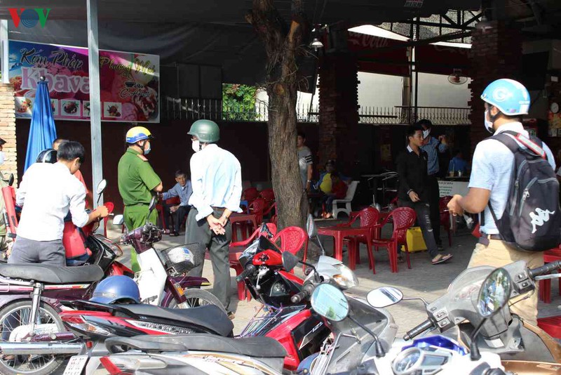 anh: quan ca phe, quan an o can tho bi nhac nho vi tap trung qua 10 nguoi hinh 7