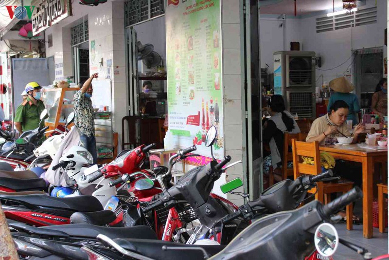 anh: quan ca phe, quan an o can tho bi nhac nho vi tap trung qua 10 nguoi hinh 8