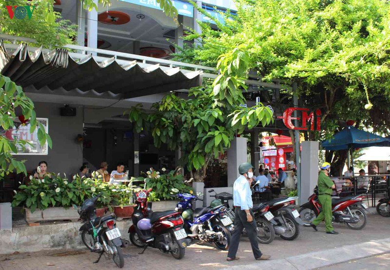 anh: quan ca phe, quan an o can tho bi nhac nho vi tap trung qua 10 nguoi hinh 10