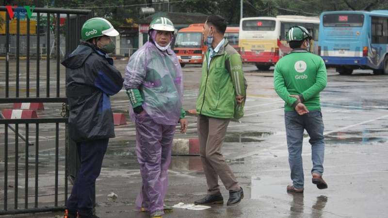 lai xe taxi, xe om cong nghe khau trang kin mit "xuong duong" sau cach ly hinh 4