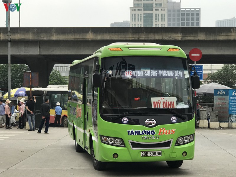 anh: xe buyt, xe khach lien tinh o ha noi van diu hiu du het cach ly xa hoi hinh 13