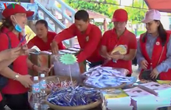 "phien cho 0 dong" ve voi dong bao dan toc ngheo o binh dinh hinh 2