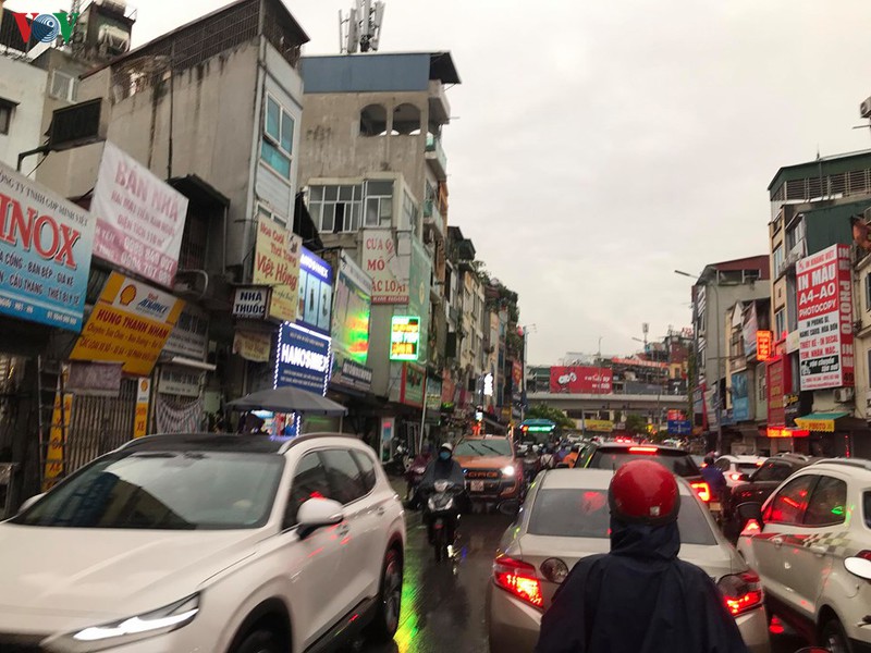 phu huynh, hoc sinh doi mua toi lop trong "dac san" tac duong ha noi  hinh 3