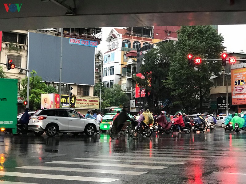 phu huynh, hoc sinh doi mua toi lop trong "dac san" tac duong ha noi  hinh 5