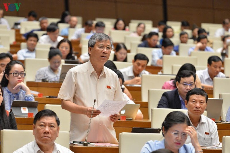 sang nay quoc hoi thao luan, chat van ve tinh hinh kinh te xa hoi hinh 3