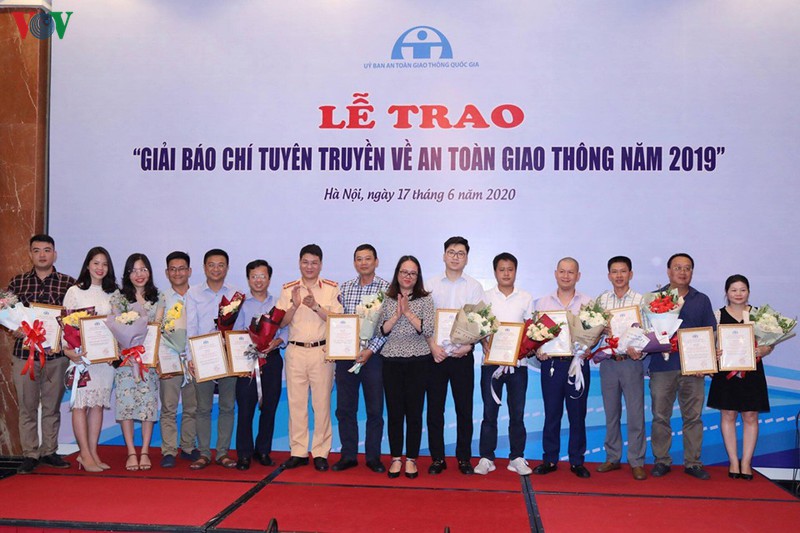 bao dien tu vov dat giai khuyen khich viet ve an toan giao thong hinh 2