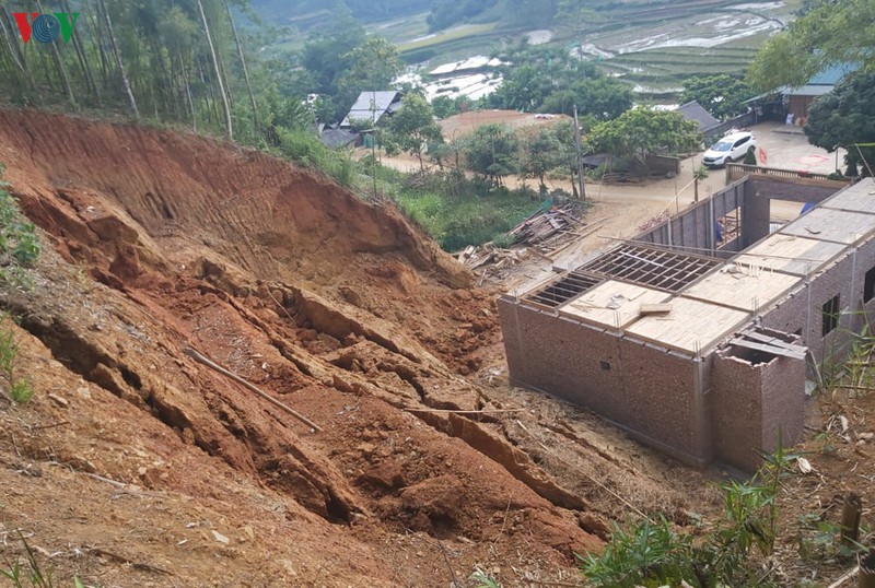 gan 40 nguoi o lao cai suyt bi mot goc qua doi vui lap hinh 2