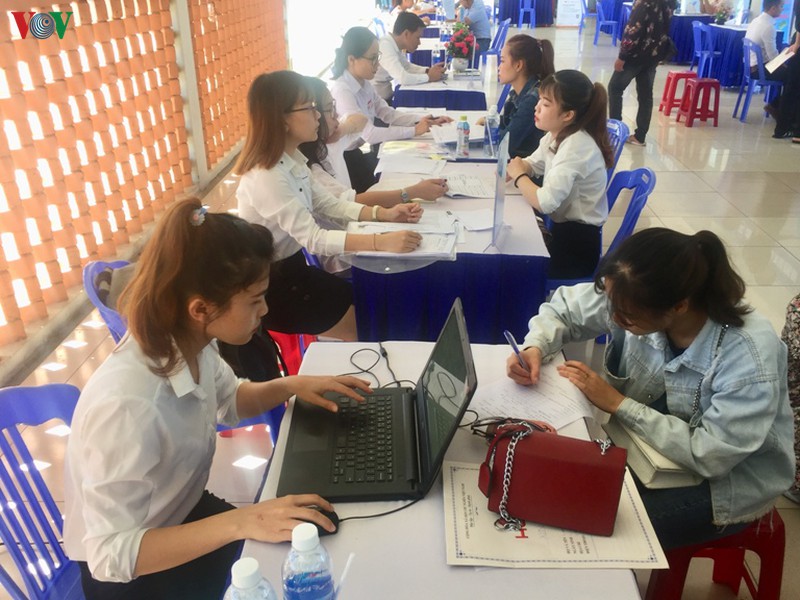 hon 1.000 hs, sv va nguoi lao dong du ngay hoi viec lam tai da nang hinh 2
