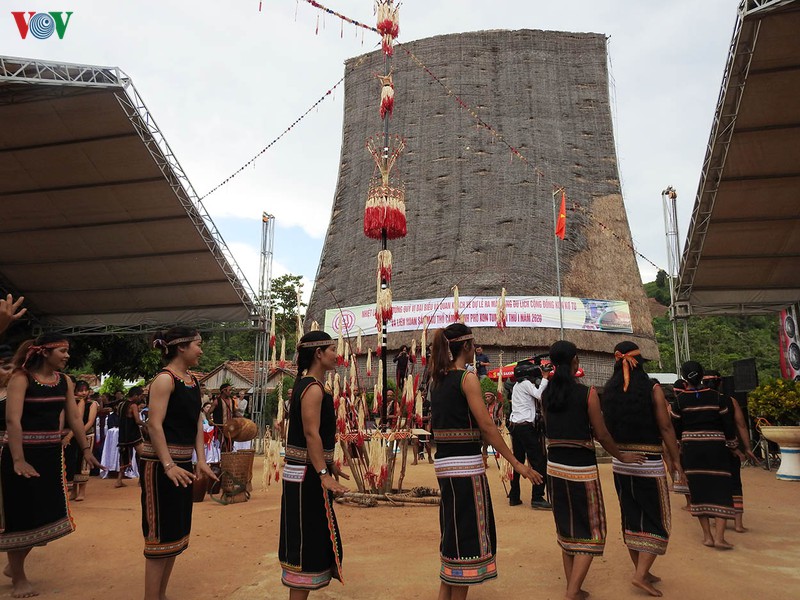 kich cau du lich, kon tum ra mat lang du lich cong dong kon ko tu hinh 2