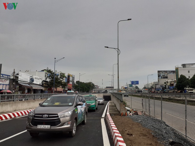 thong ham chui an suong, cua ngo phia tay bac cua tphcm het ket xe hinh 4