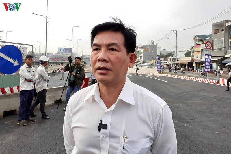 thong ham chui an suong, cua ngo phia tay bac cua tphcm het ket xe hinh 3